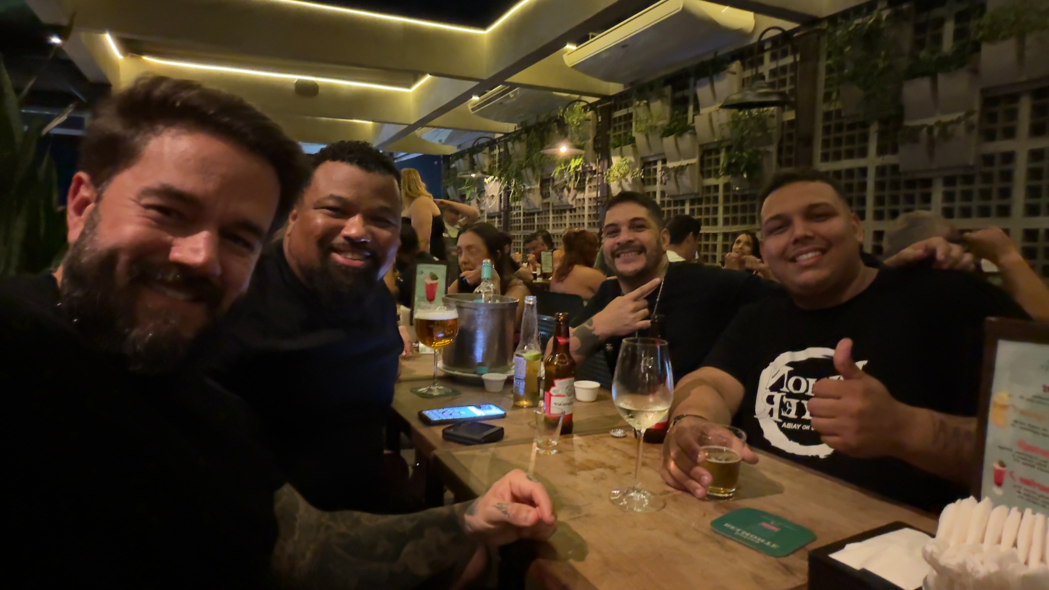 Integrantes do FERACLUB reunidos à mesa