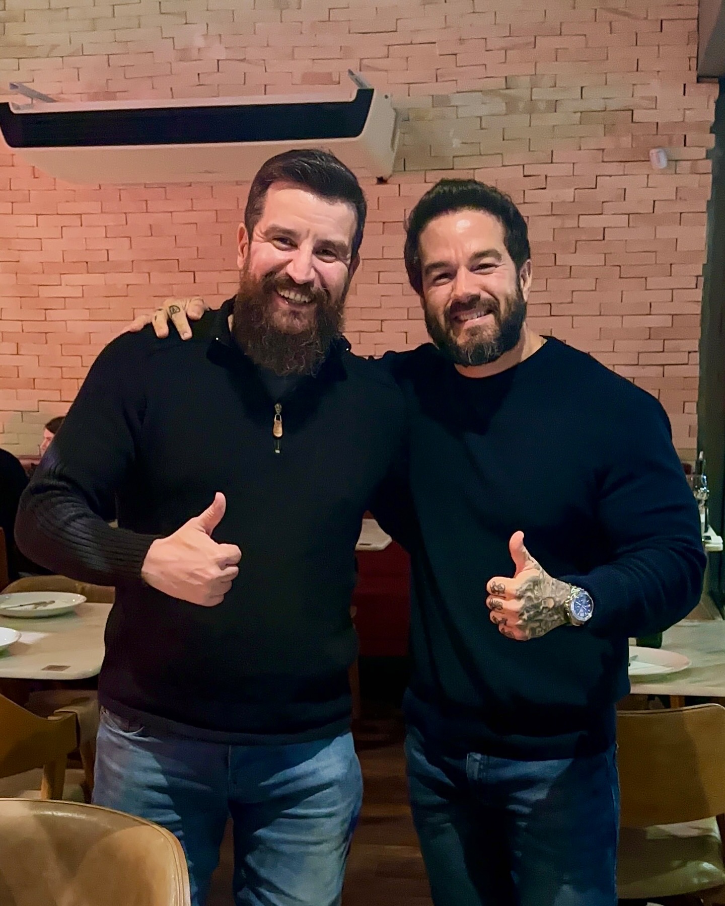 Dois amigos do FERACLUB posando juntos